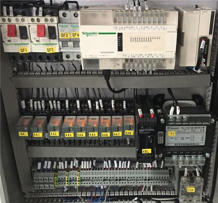 Купить Линия глазирования шириной 900 мм, способная выдерживать вес 2800 кг, предназначенная для оптимизированного производства шоколада Производство в сети